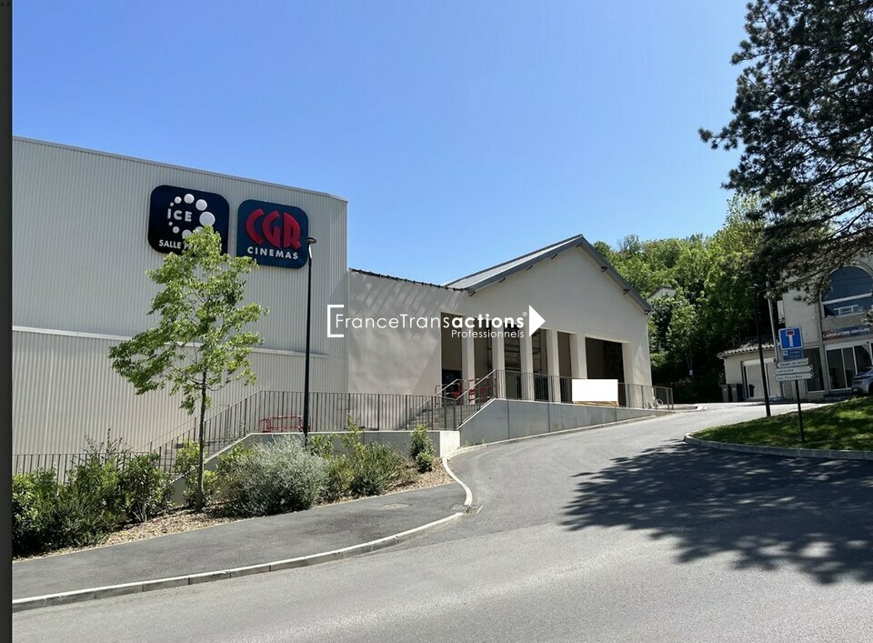 A LOUER LOCAL COMMERCIAL 300 m&sup2; AVEC TERRASSE CASTRES
