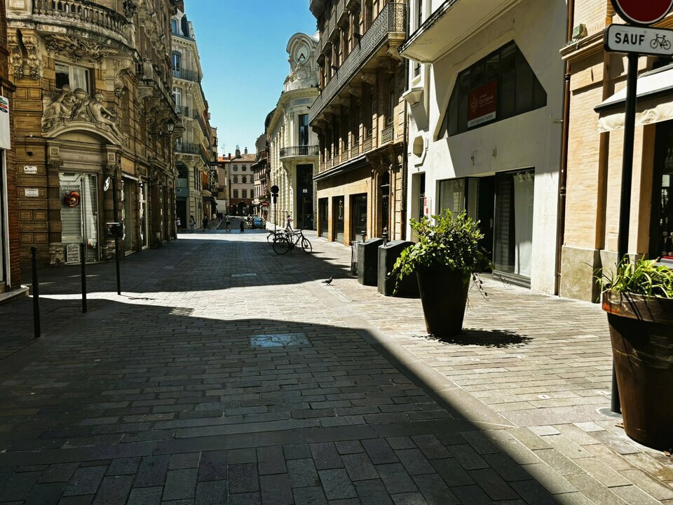 A LOUER LOCAL COMMERCIAL -96 M&sup2;- 31000 TOULOUSE