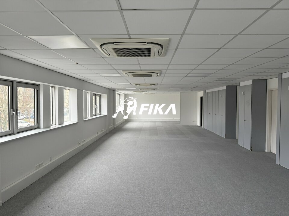 A LOUER - BUREAUX - 938 m2 divisibles à partir de 107 m2 - (33000) - BORDEAUX