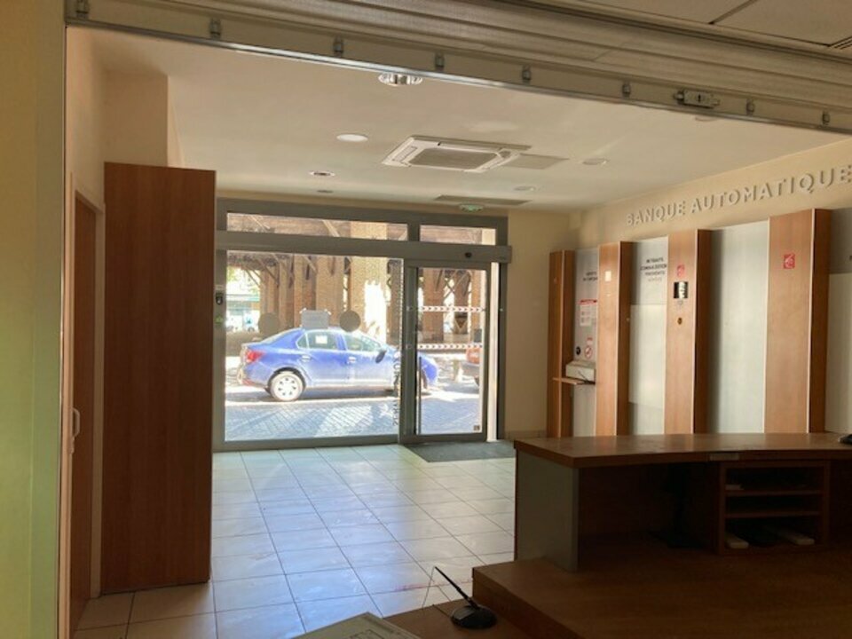 A LOUER LOCAL COMMERCIAL 125 M² CENTRE GRENADE