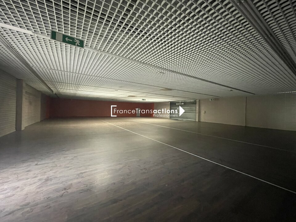 A LOUER LOCAL COMMERCIAL 600 M&sup2; CAUSSADE 