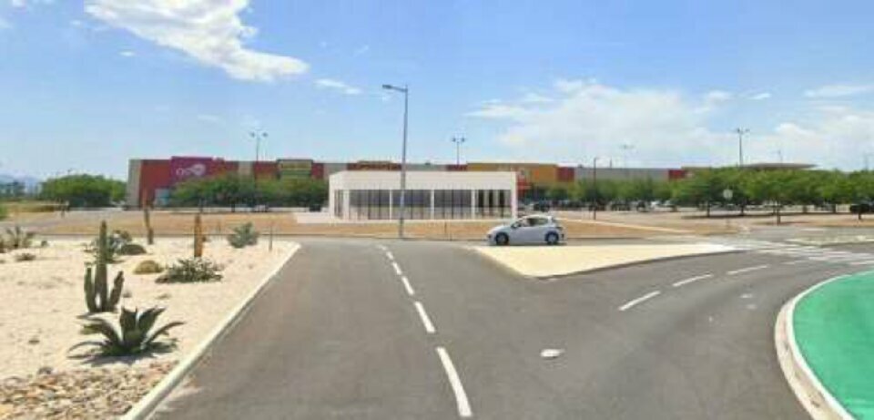 A louer BEFA 500 m&sup2; Restauration sur rond point