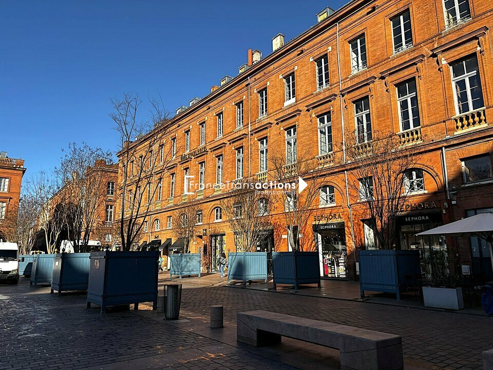 A LOUER LOCAL COMMERCIAL ENVIRON 177M&sup2; EMPLACEMENT PRIME 