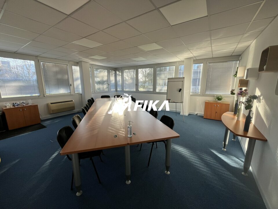 A VENDRE BUREAUX 122,59 m2 - (33520) BRUGES
