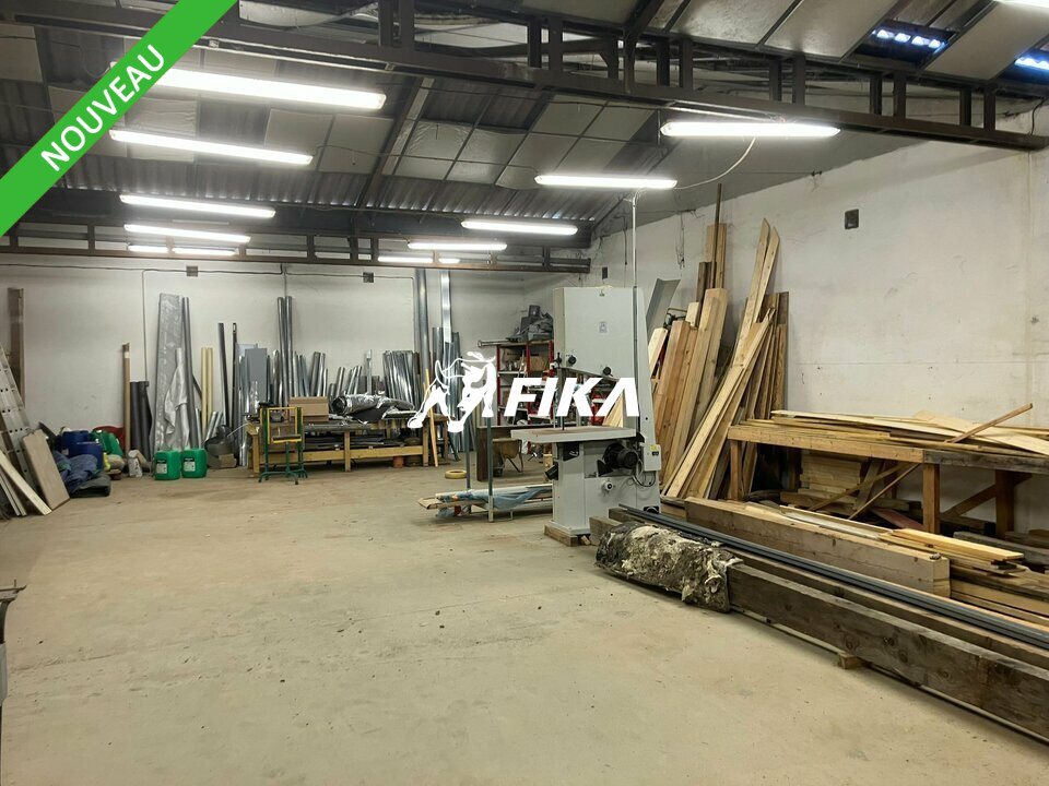 A VENDRE ENTREPOT D'ACTIVITÉ 1200 m2 - (82710) BRESSOLS