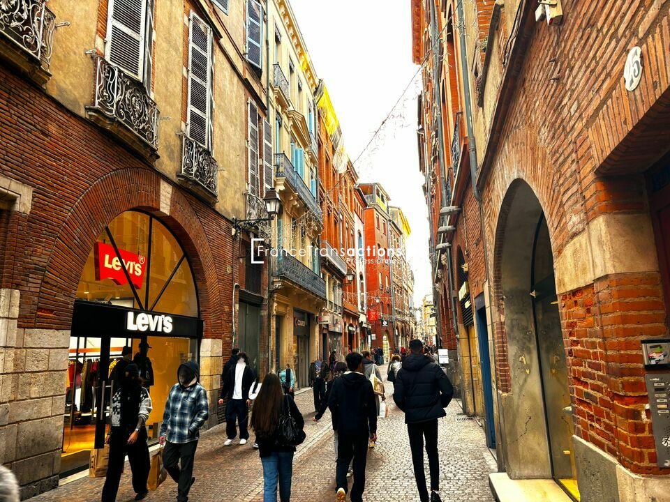 TOULOUSE HYPERCENTRE  &Agrave; VENDRE MURS COMMERCIAUX LOUES &Agrave; MAGASIN D'OPTIQUE