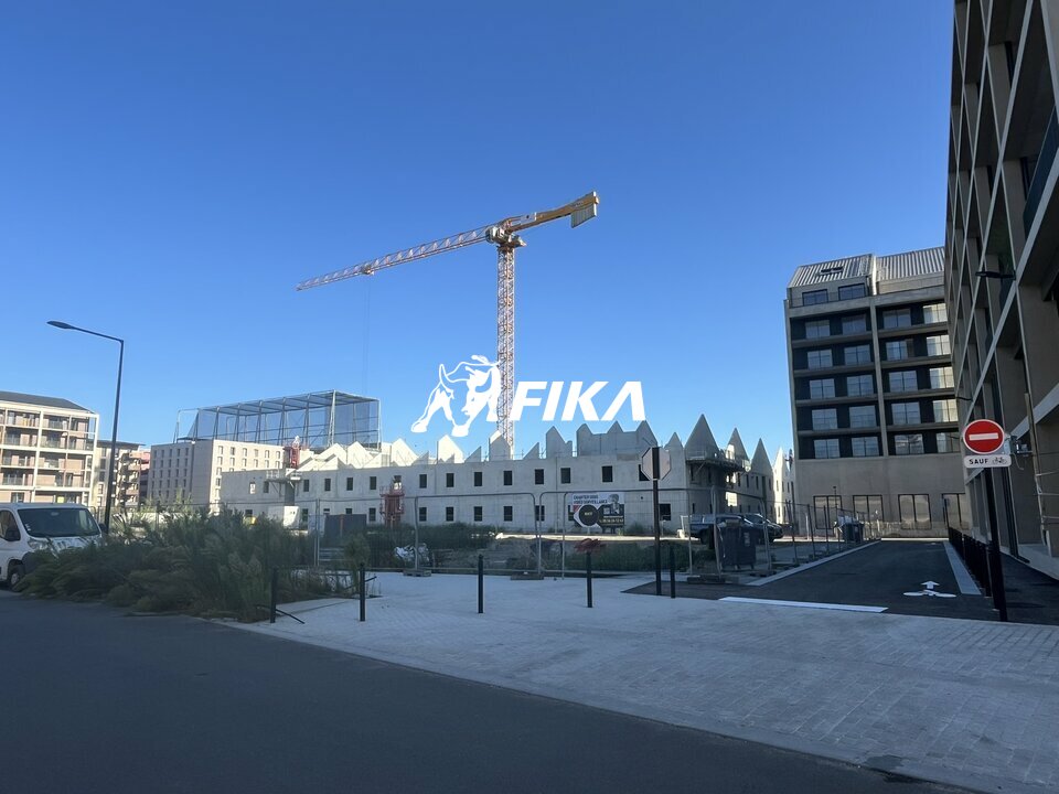 BORDEAUX à vendre local commercial et professionnel à partir de 136 m2