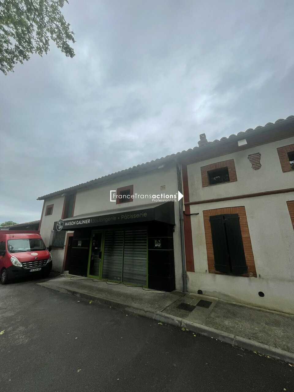A LOUER LOCAL COMMERCIAL 300 M&sup2; MONTLAUR 