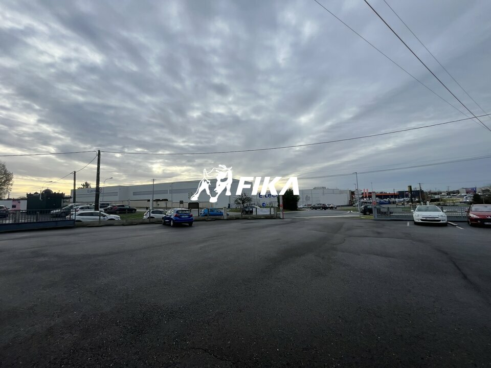 Ensemble commercial 2900 m2 à vendre Saint-Martin-la-Caussade 