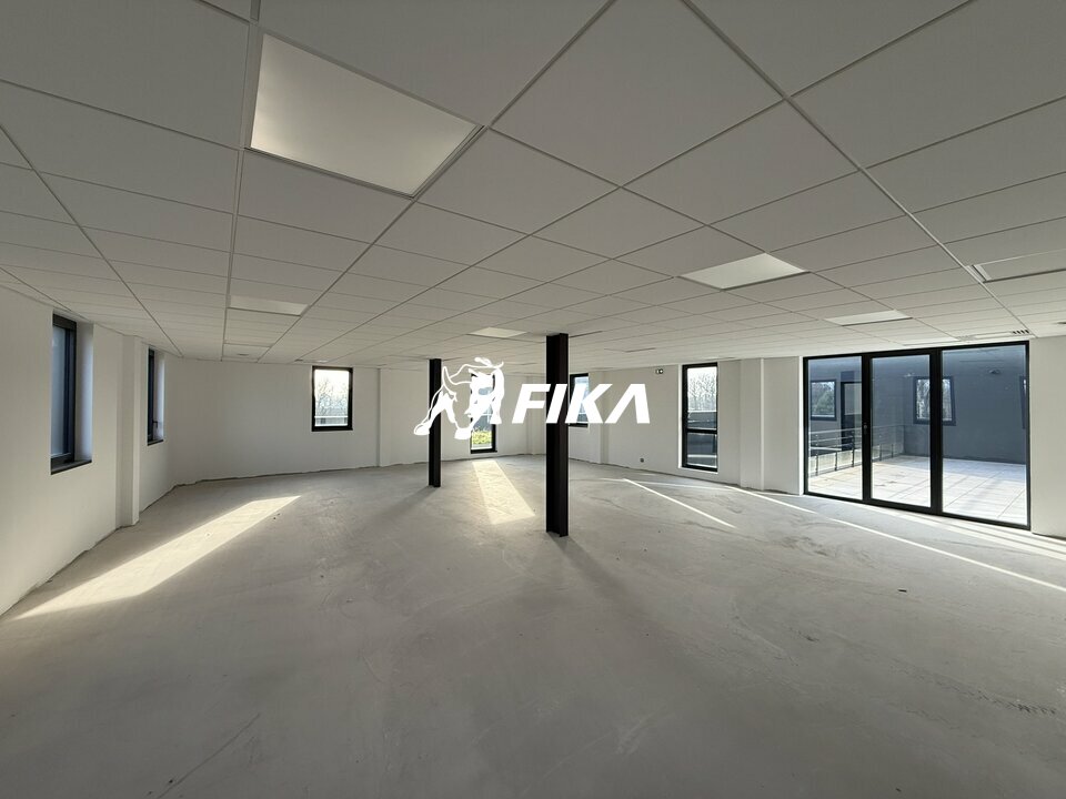 BUREAUX - A LOUER - 915 m2 - (33700) MERIGNAC