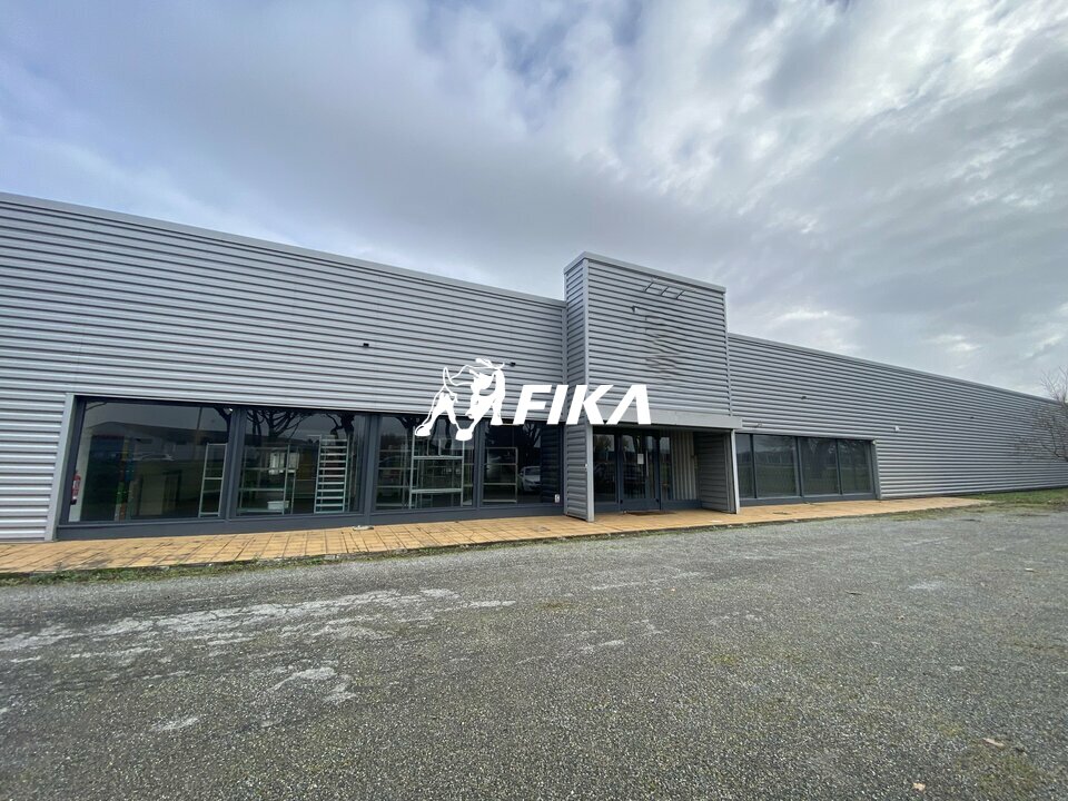 A VENDRE LOCAL D'ACTIVITÉ 1700 m2 - (31860) PINS-JUSTARET