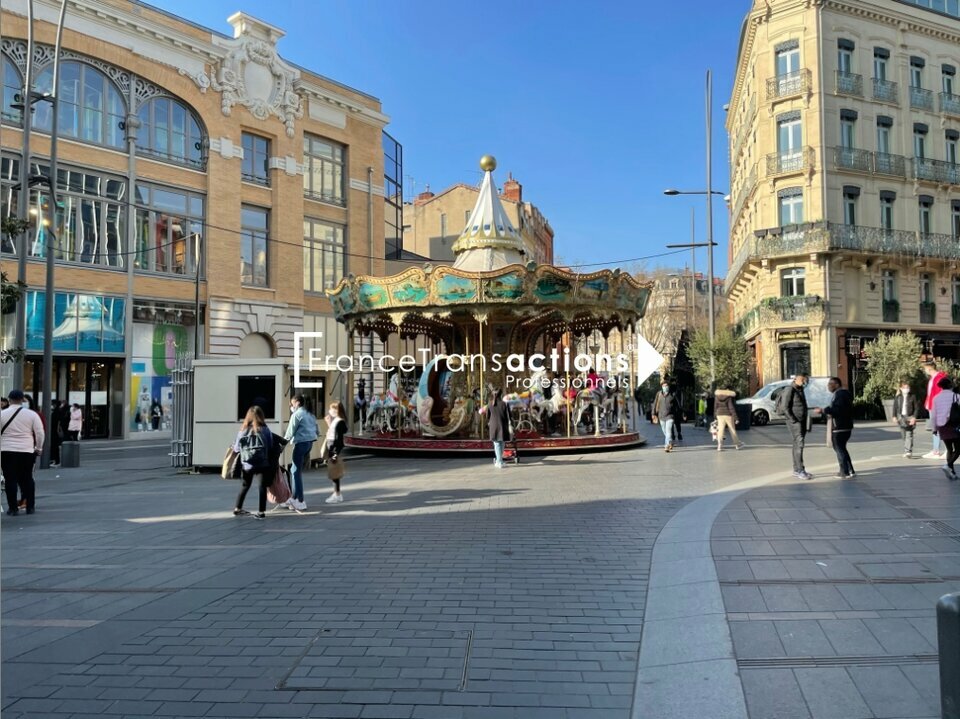 OPPORTUNITE A SAISIR, CESSION DE DROIT AU BAIL LOCAL COMMERCIAL - BOUTIQUE  70M² - MAGASIN EMPLACEMENT N1 HYPER CENTRE VILLE