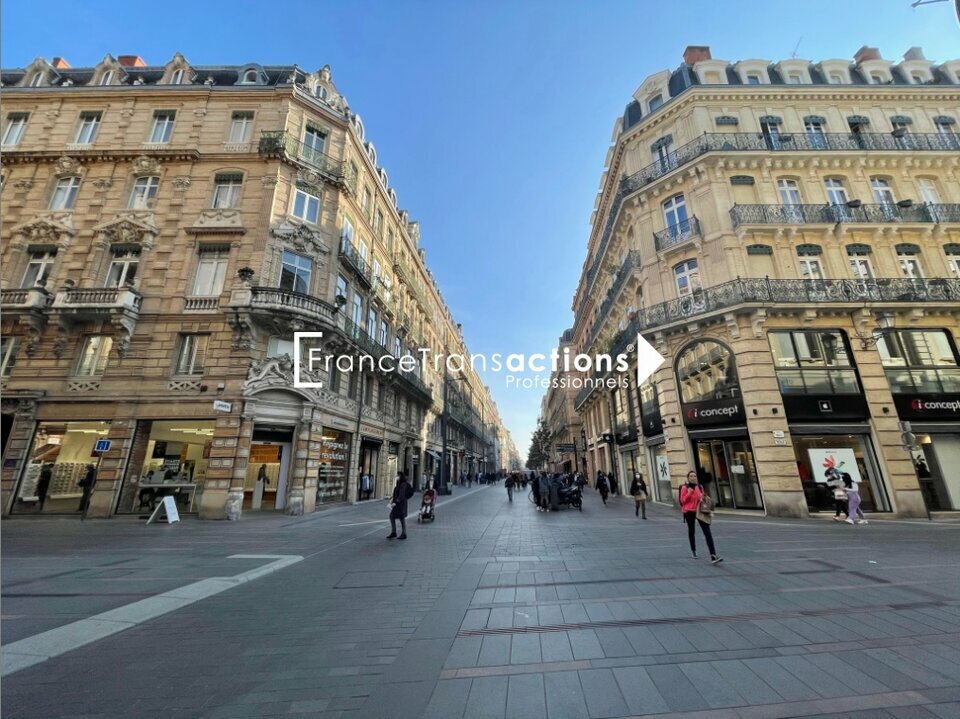 TOULOUSE EMPLACEMENT EXCEPTIONNEL N1, LOCAL EN ANGLE, DOUBLE VITRINE, AFFAIRE EMBLEMATIQUE