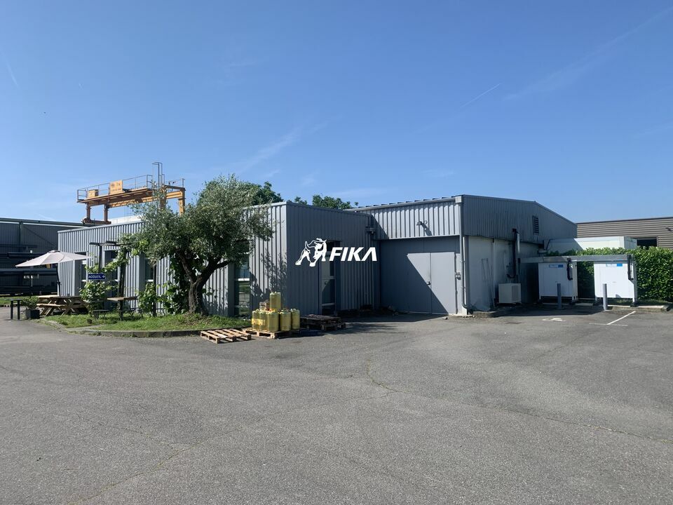 A VENDRE LOCAL D'ACTIVITÉ 400 m2 - (31390) CARBONNE