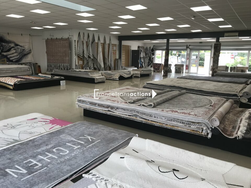 LOCAL COMMERCIAL DE 295 M² À LOUER LEGUEVIN