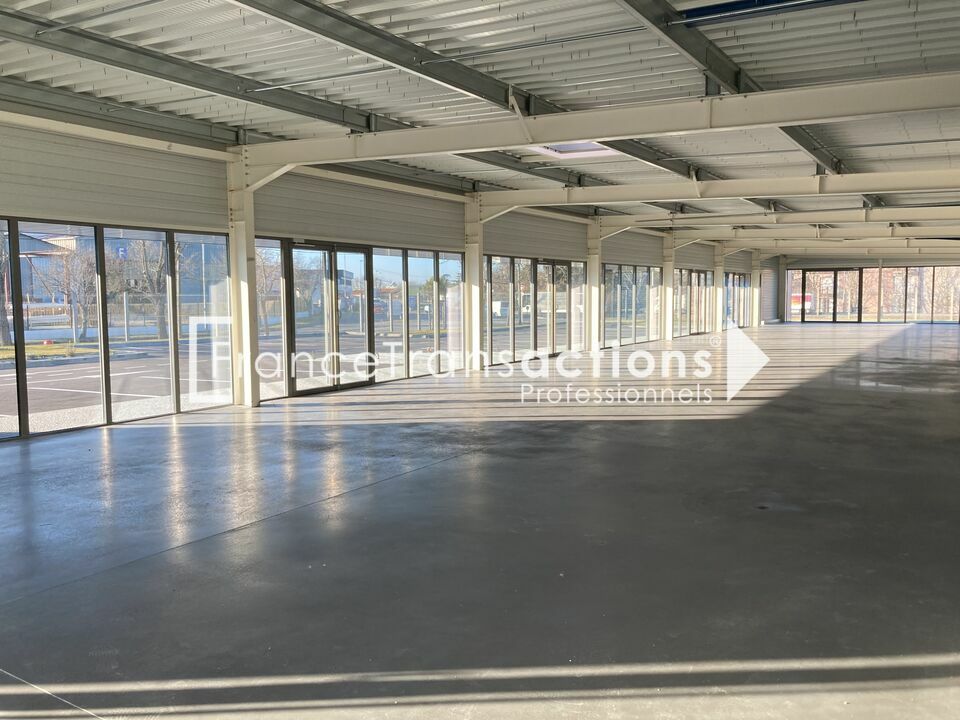 A LOUER LOCAL COMMERCIAL 480 M² BELLES PRESTATIONS COLOMIERS