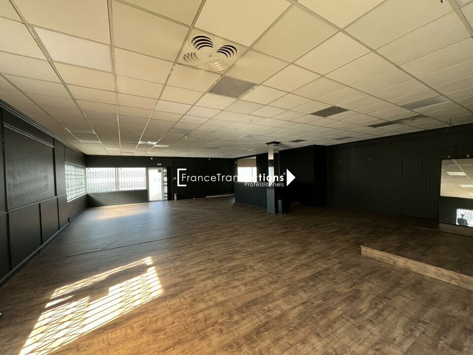A LOUER LOCAL COMMERCIAL 210 m&sup2; PORTET-SUR-GARONNE