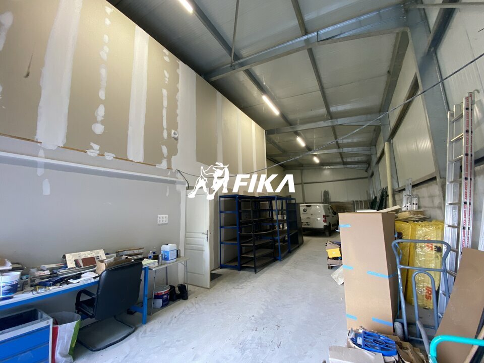 A LOUER LOCAL D'ACTIVITE 160 m2 - (32600) L'ISLE JOURDAIN