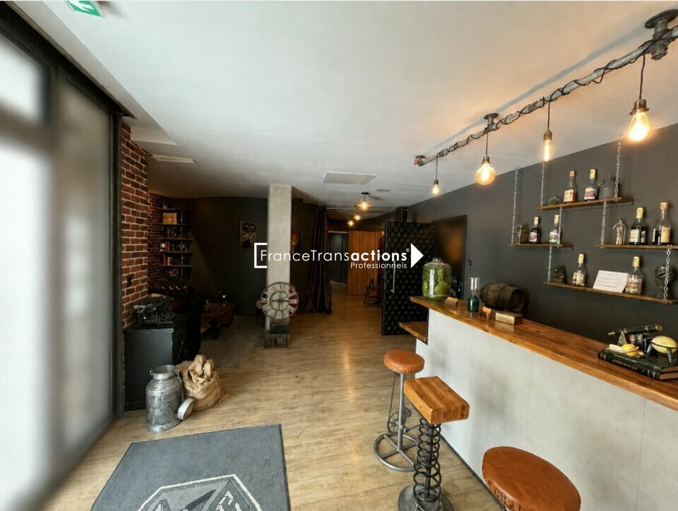 A LOUER LOCAL COMMERCIAL 150 m&sup2; BARRIERE DE PARIS METRO