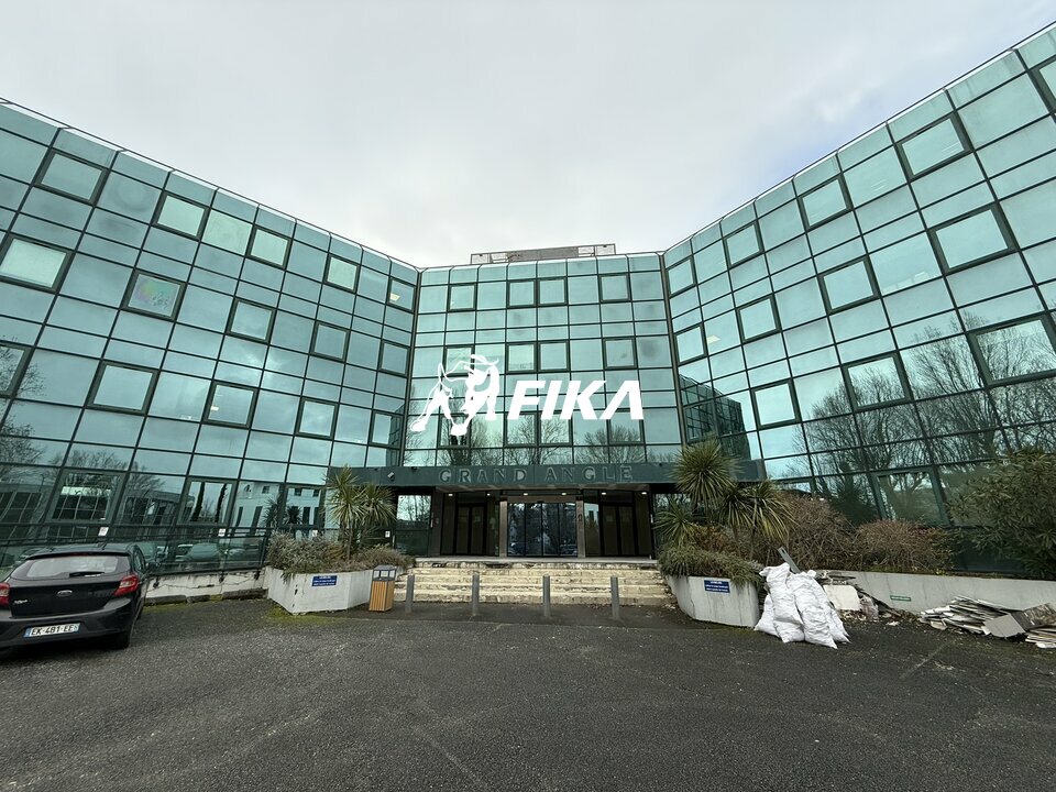 A LOUER - BUREAUX - 360 m2 DIVISIBLE A PARTIR DE 139m2 - (33520) - BRUGES