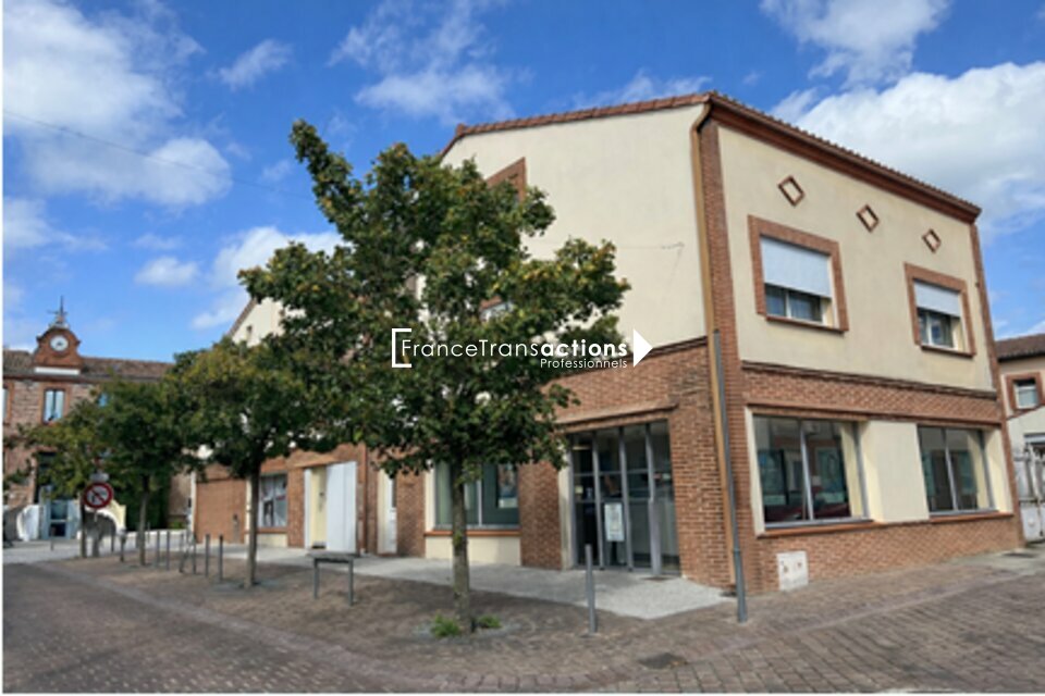 A LOUER LOCAL COMMERCIAL 180 m&sup2; CENTRE-VILLE LEGUEVIN AXE