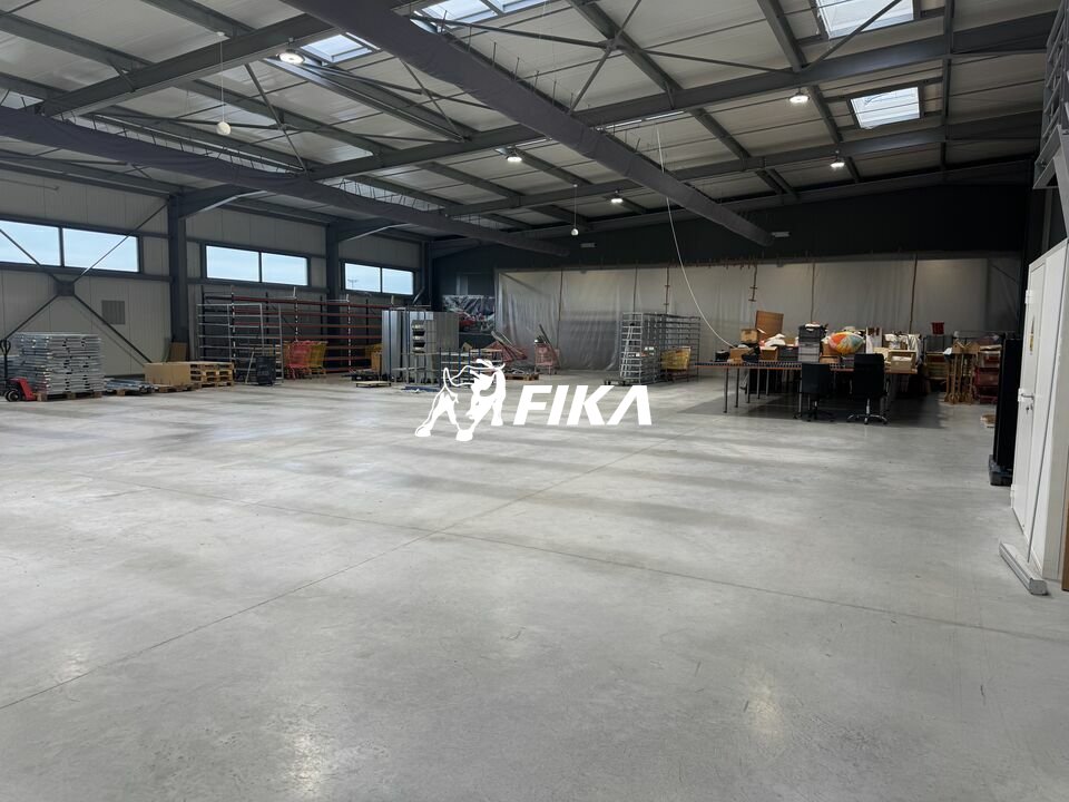 A VENDRE LOCAL D'ACTIVITÉ 2438 m2 - (81600) GAILLAC