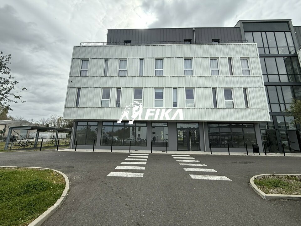 A LOUER - BUREAUX - 919 m2 - 33160 ST MEDARD EN JALLES