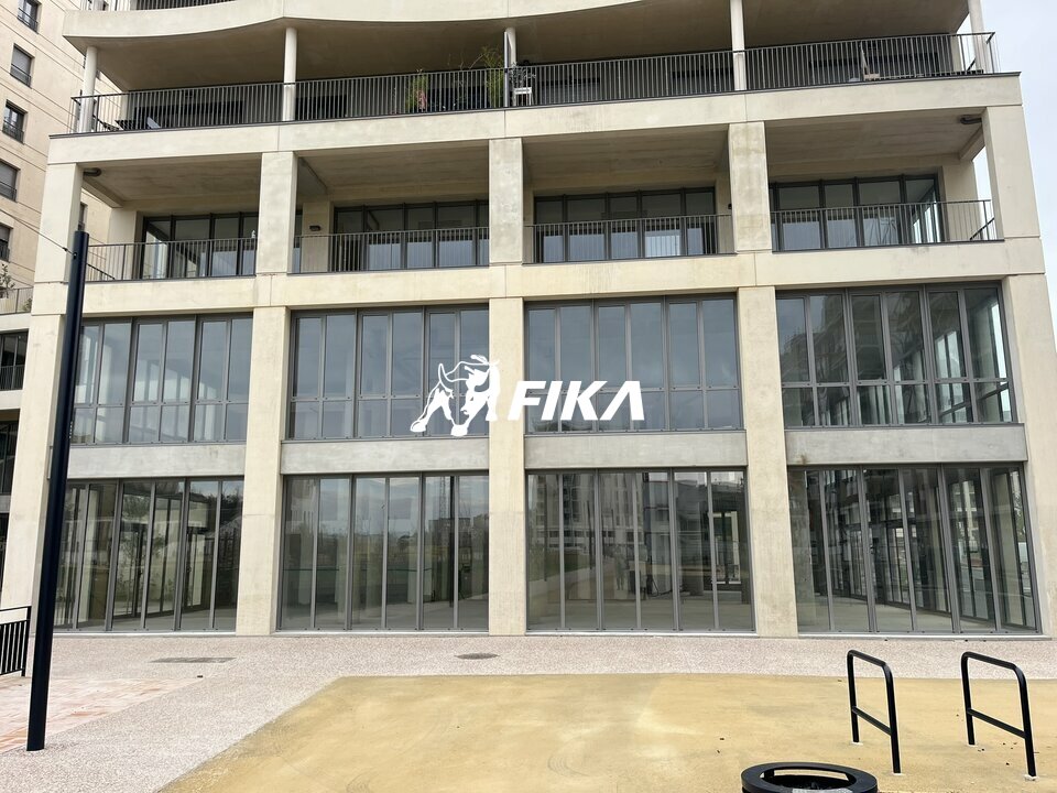 LOCAL COMMERCIAL 253 m2 + terrasse A VENDRE Euratlantique - Bordeaux 