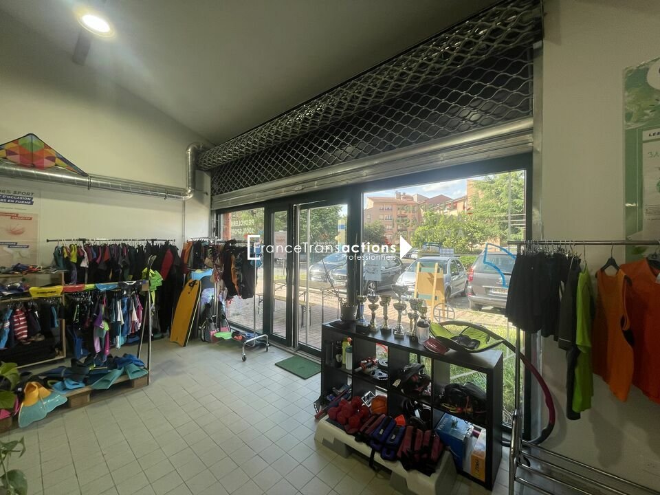 A LOUER LOCAL COMMERCIAL 135 M&sup2; CENTRE COMMERCIAL BORDEROUGE