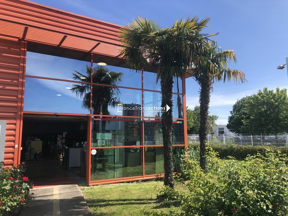 A LOUER LOCAL SHOW ROOM AVEC STOCKAGE 700 M² CENTRE MONTAUDRAN 
