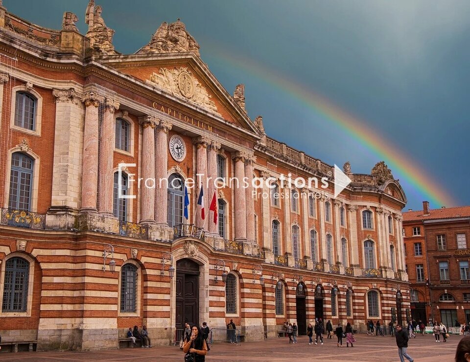 EMPLACEMENT EXCEPTIONNEL, PROXIMITE DIRECTE CAPITOLE, GRANDE VITRINE