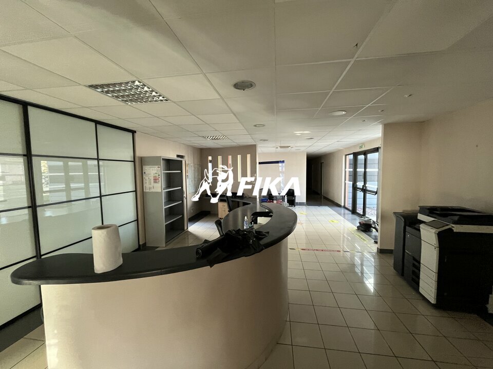 A Louer local d'activité 360 m2 (33700) MERIGNAC