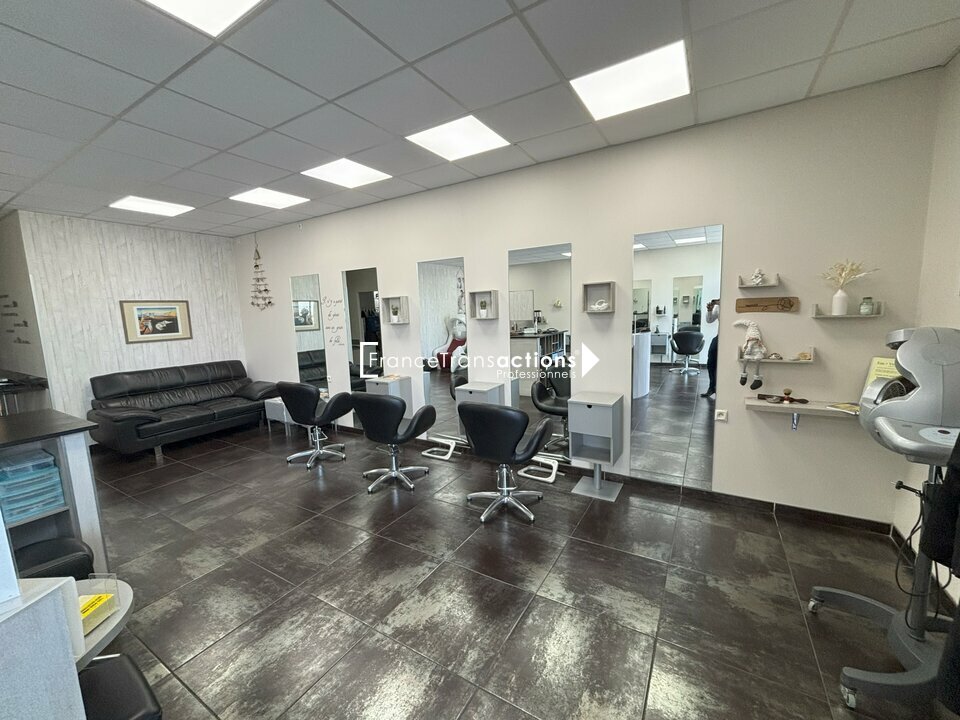 A VENDRE FONDS DE COMMERCE COIFFURE 79 m² LEGUEVIN N°1