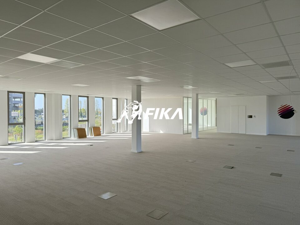 A LOUER - BUREAUX - 612 m2 - (33700) - MERIGNAC