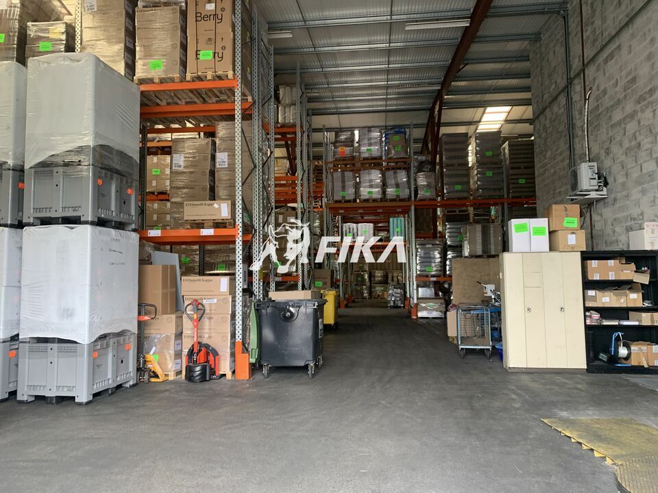 A VENDRE LOCAL D'ACTIVITÉ 3647 M2 - (33520) BRUGES