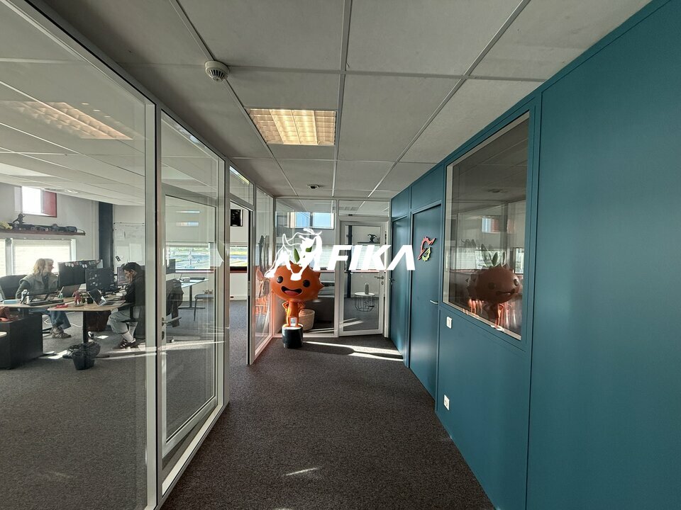 BUREAUX - A LOUER - 357 m2 - (33700) MÉRIGNAC