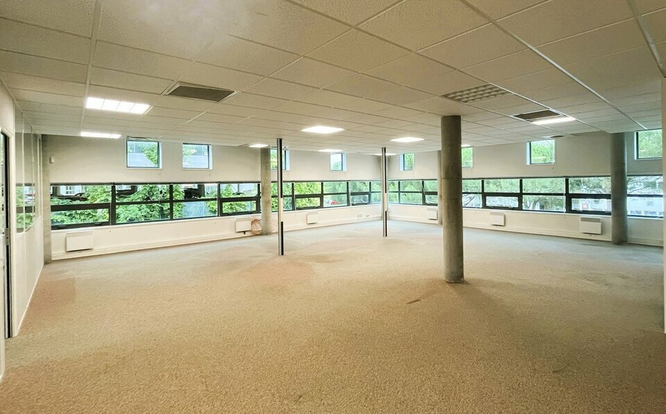 A LOUER BUREAUX 215 m2 - (33700) MÉRIGNAC