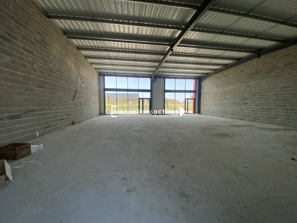 LOCAL COMMERCIAL DE 440 M&sup2; LABASTIDE SAINT-PIERRE &Agrave; LOUER