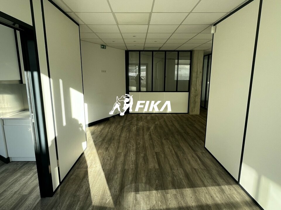 A VENDRE LOCAL COMMERCIAL 242 m2 - (31520) RAMONVILLE SAINT AGNE