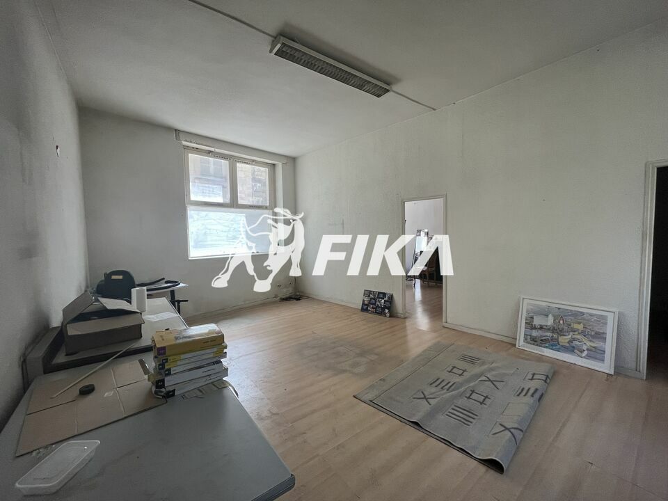 A VENDRE BUREAUX + CAVE 182.13 m2 - (33000) BORDEAUX