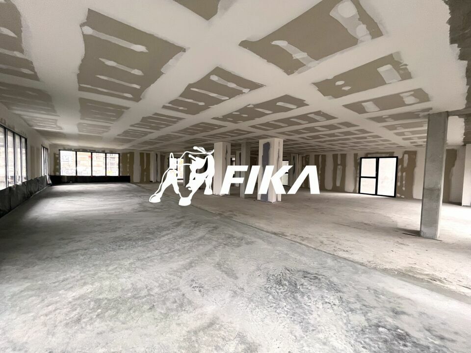 A VENDRE LOCAL PROFESSIONNEL 233,90 m2 - (33100) BORDEAUX