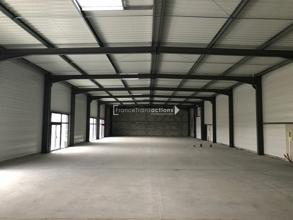 A LOUER LOCAUX COMMERCIAUX 1312 M² ROUTE DE PARIS EXCELLENTE VISIBILITE