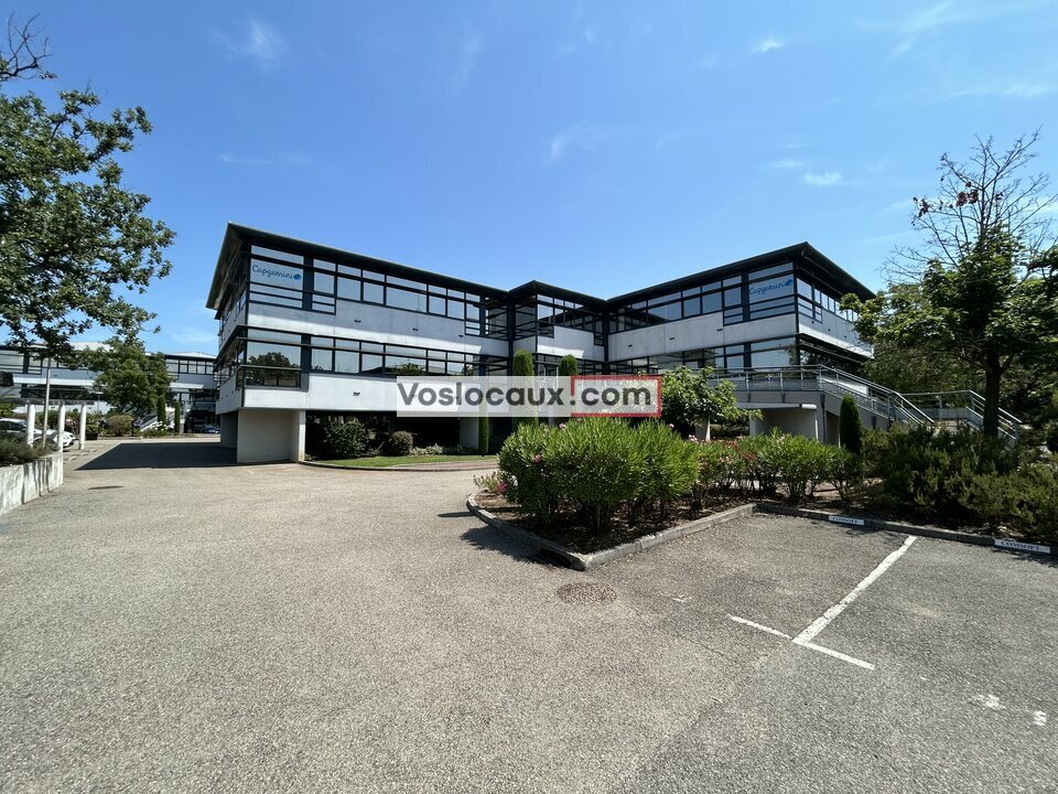 A la location : Bureaux de 1250m² à SOPHIA ANTIPOLIS - LES TEMPLIERS