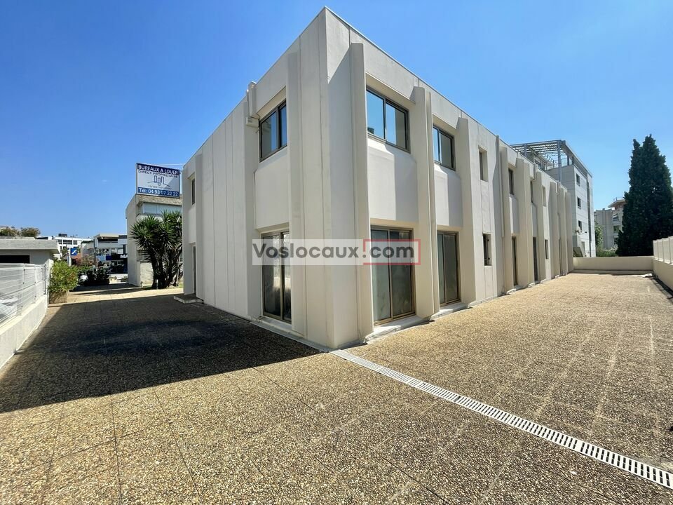 À louer  Local commercial/bureaux de 960 m² à Saint-Laurent-du-Var