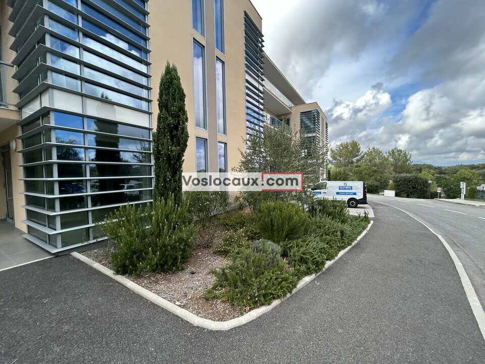 A louer Local commercial  182m² Biot