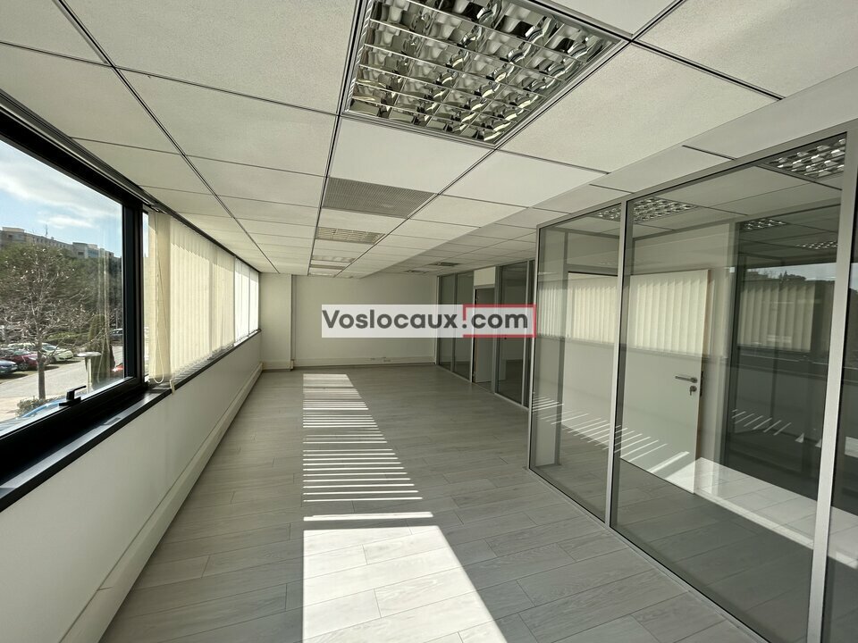Exceptionnel : Bureaux de 400 m² à SOPHIA ANTIPOLIS - LES BOUILLIDES