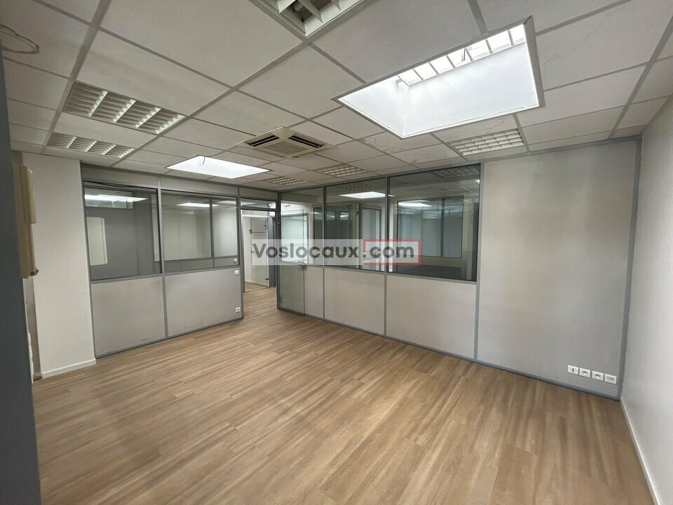 À vendre  Bureaux haut de gamme de 290 m² au Cannet, proche autoroute
