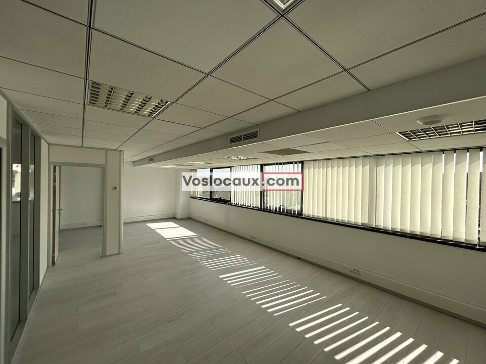A louer : Bureaux de 120 m² à SOPHIA ANTIPOLIS - LES BOUILLIDES