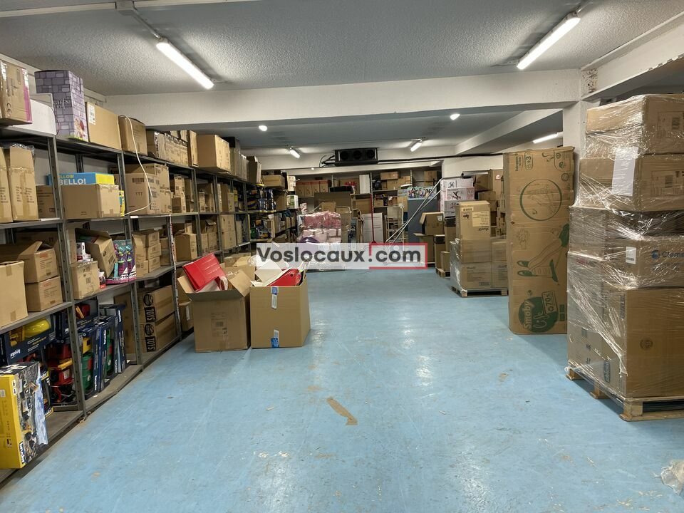 A louer : local/entrepôt de 300 m² à Antibes