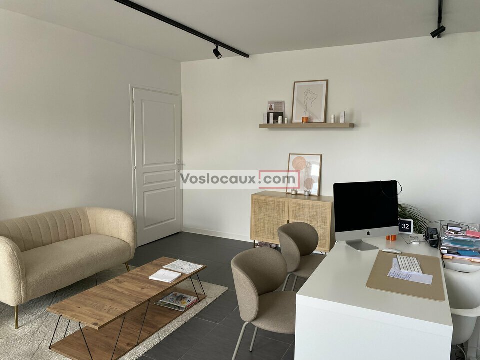 A la location Bureaux de 35 m² à BIOT 